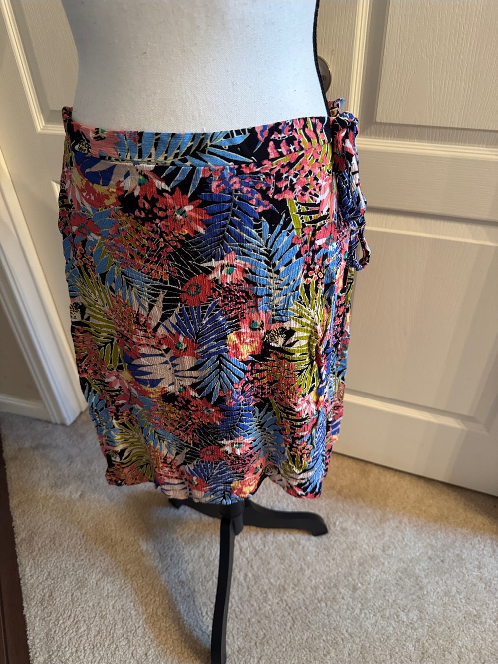 Women’s Tropical Print Wrap Skirt - Size Medium